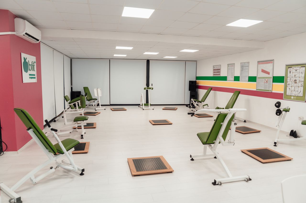 hero-img-02 Bright and spacious gym interior featuring modern green exercise machines in Yalova.